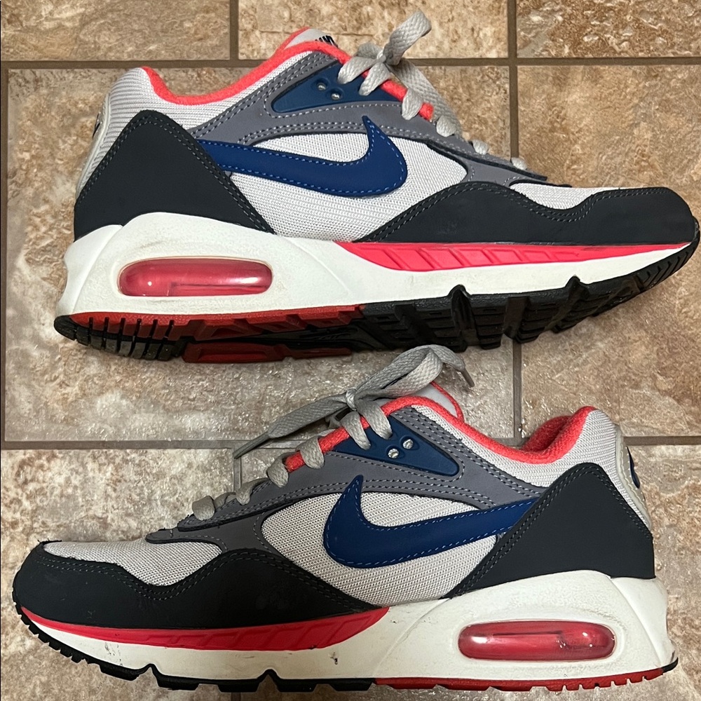 Nike Air Max in Gray and Coral - Size 7.5